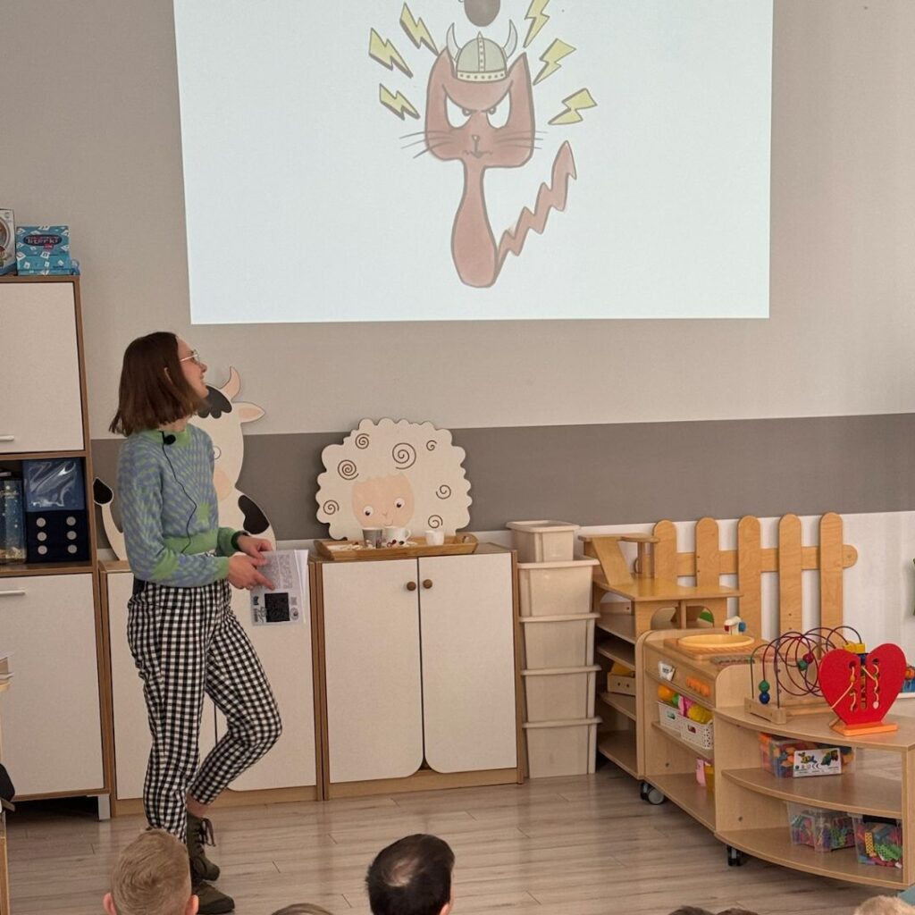aneta kmieć-wawrzyniak autorka książek dla dzieci o kocie Rawawiku